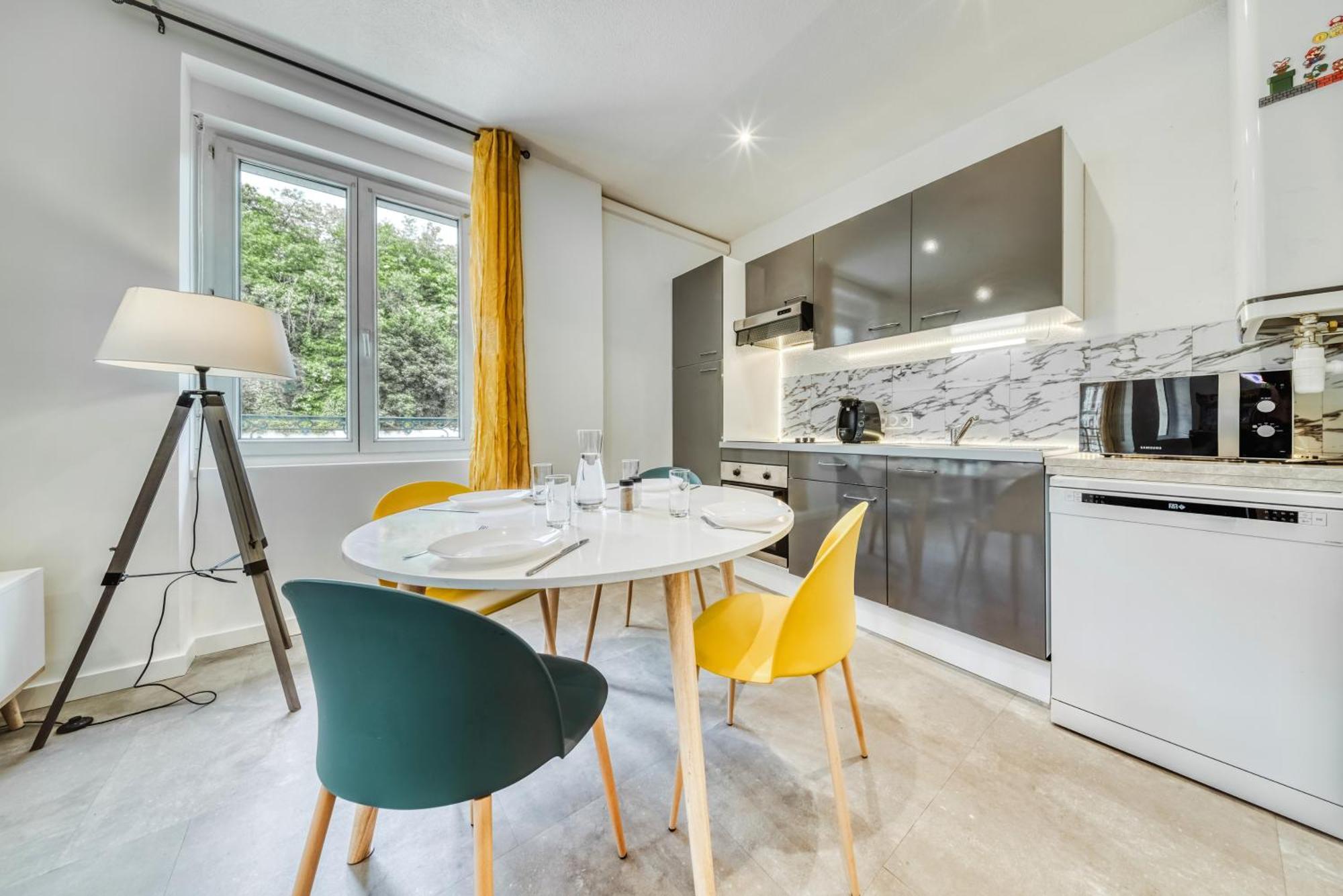 L'aventure: Gaming Haven With Arcade, Billiards & Family-friendly Amenities