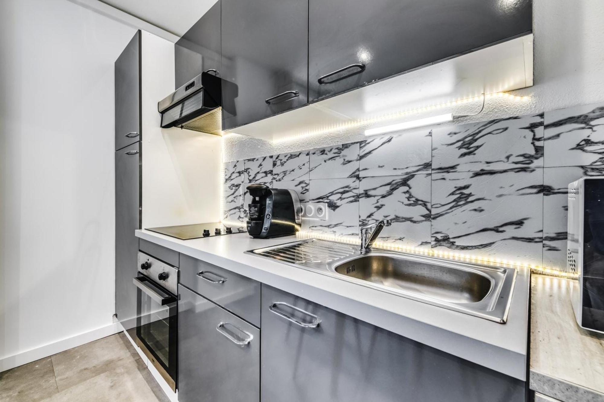 Apartment L'aventure: Gaming Haven With Arcade, Billiards & Family-friendly Amenities