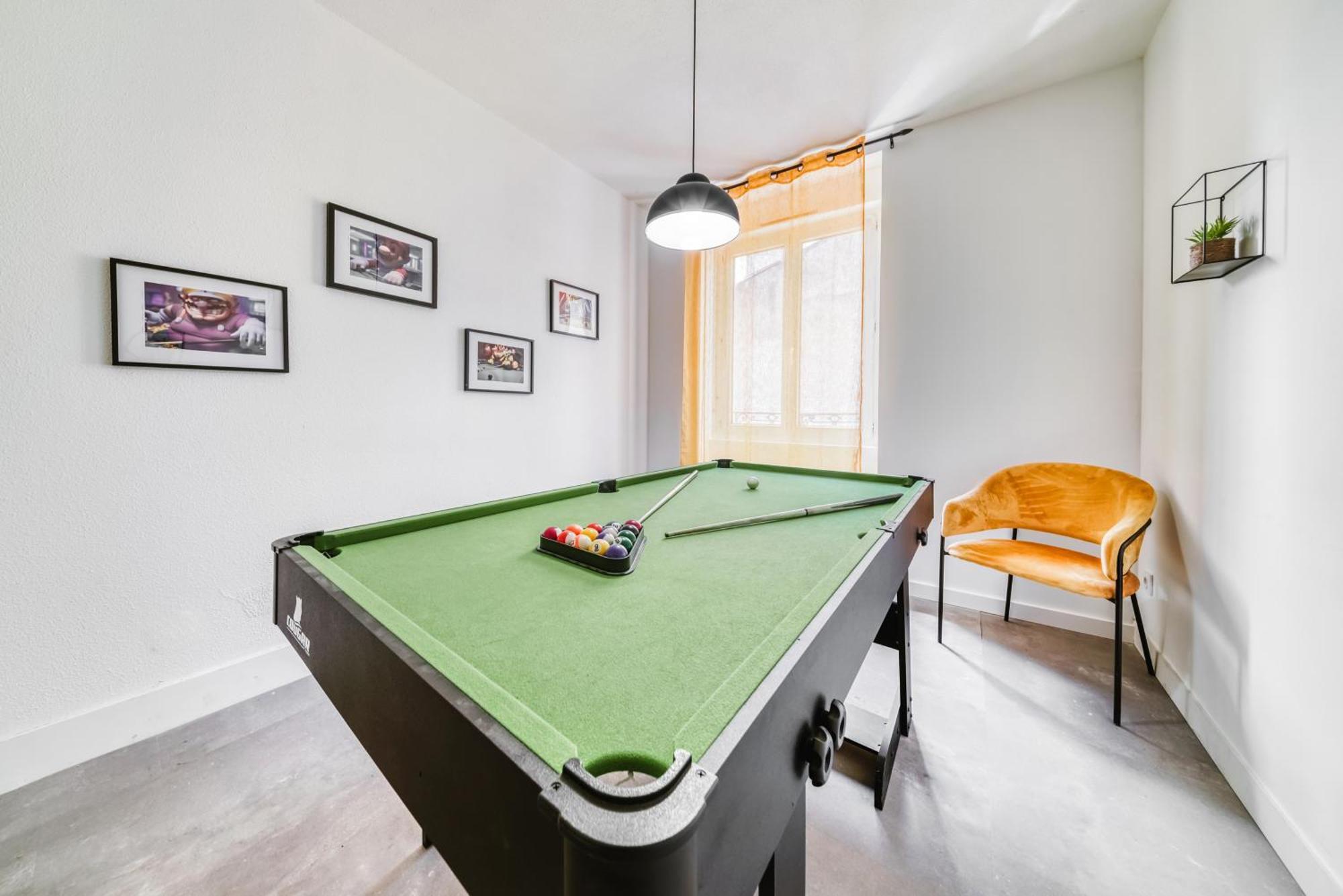 L'aventure: Gaming Haven With Arcade, Billiards & Family-friendly Amenities Apartment *